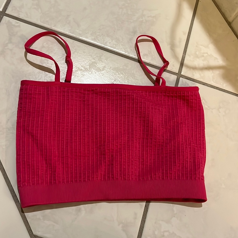 pink tank top